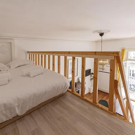 L'angevin- Studio Vue Sur Place Du Ralliement Apartment